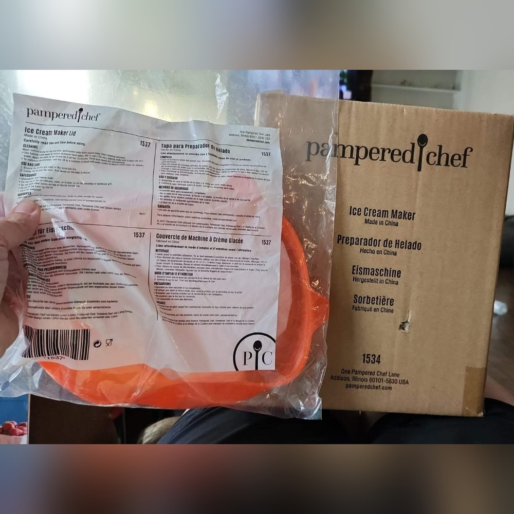 Pampered Chef Ice Cream Maker with Lid